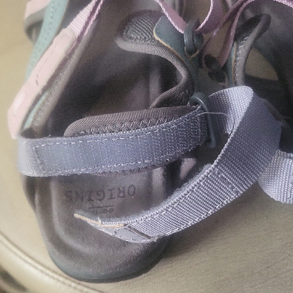 Earth Women's Sandals in Pink and Gray - Picture 3 of 5